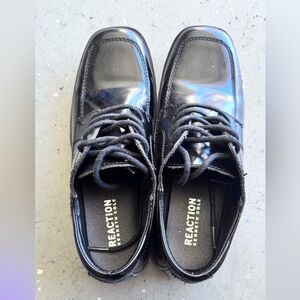 Kenneth Cole Reaction Glossy Black Formal Shoes kids size 2